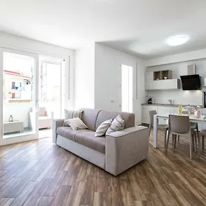 https://house-garden-e-sky.hotelsalgherosardinia.com